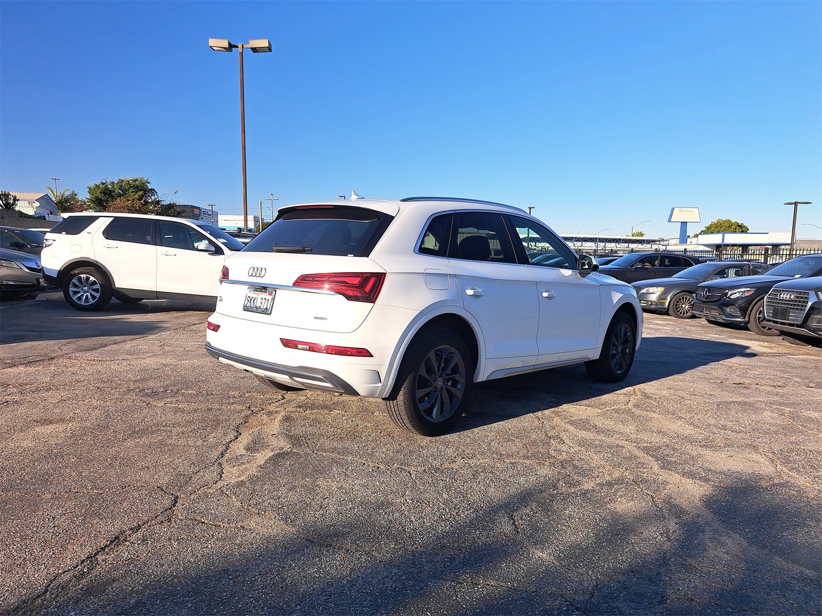 Used 2023 Audi Q5 2.0T Premium w/ Convenience Package image 3