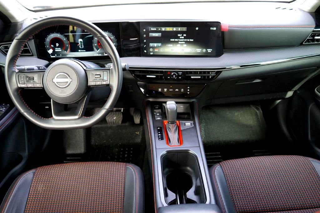 Used 2025 Nissan Kicks SR image 22