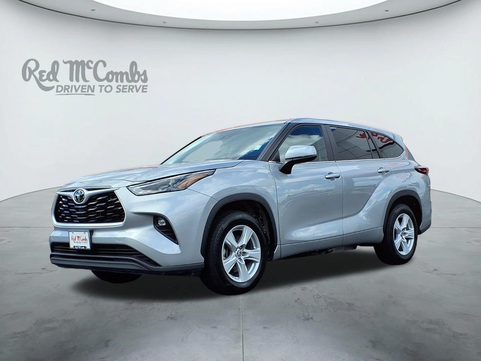 Used 2025 Toyota Highlander LE FWD video 1