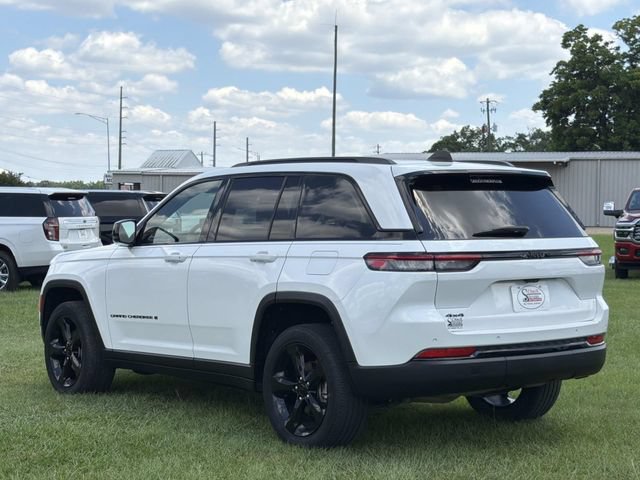 Used 2023 Jeep Grand Cherokee Altitude AWD/4WD image 10