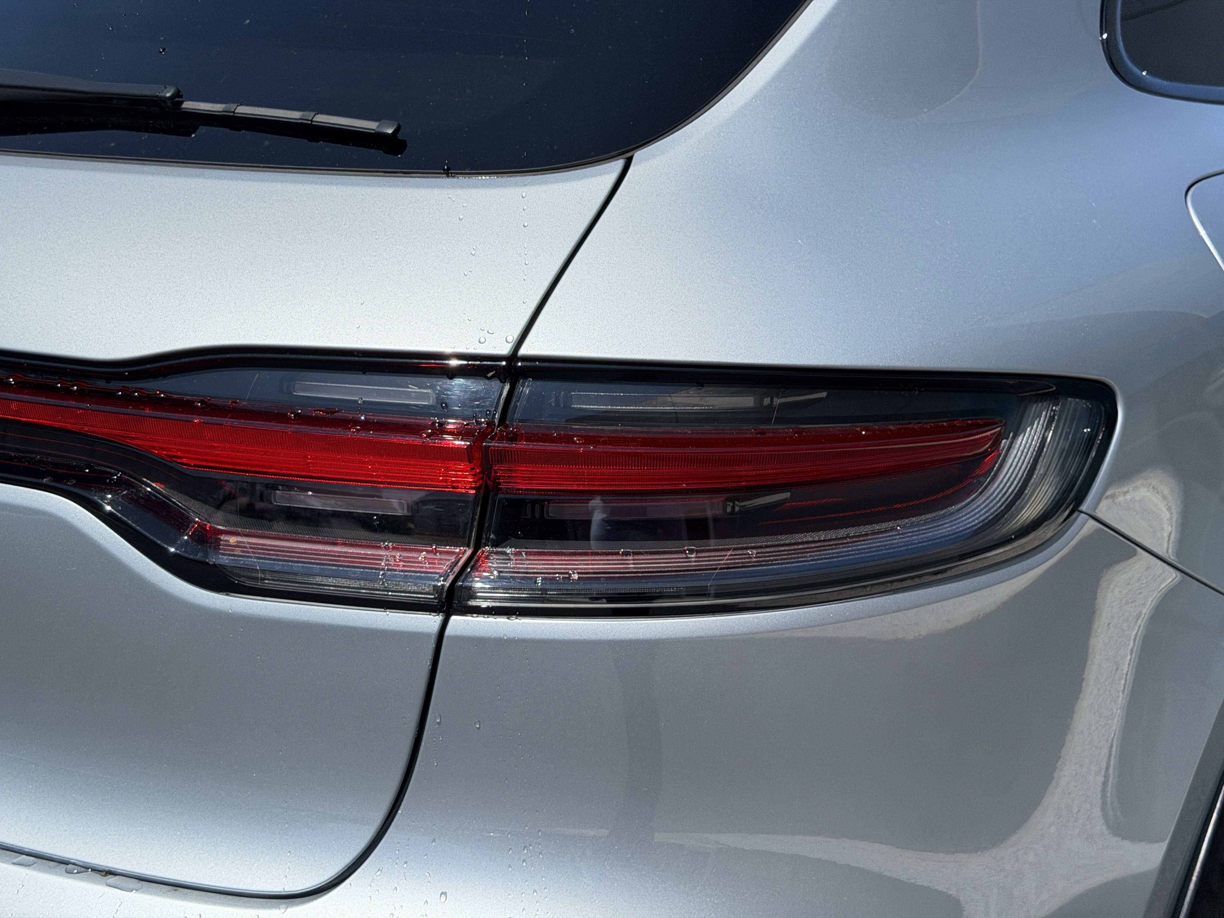 Certified 2025 Porsche Macan AWD/4WD image 13