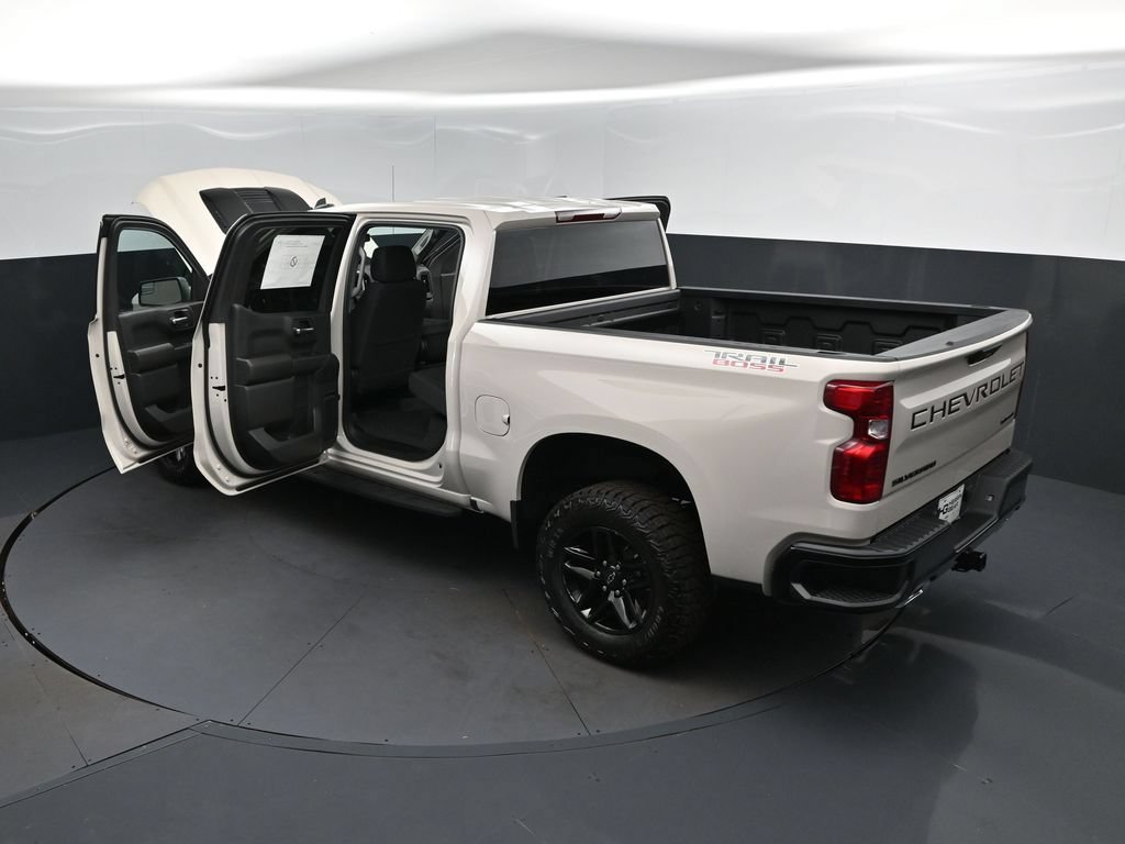 New 2026 Chevrolet Silverado 1500 Custom Trail Boss w/ LPO, Dark Essentials Package AWD/4WD image 2