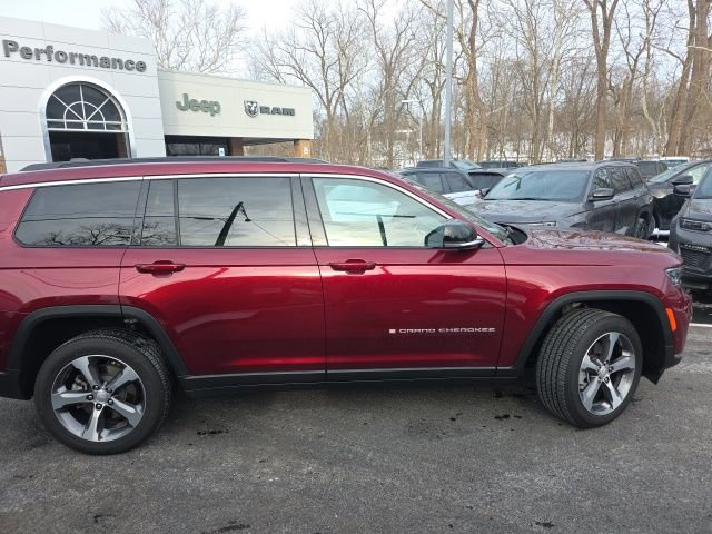 Used 2025 Jeep Grand Cherokee L Limited w/ Luxury Tech Group II image 27