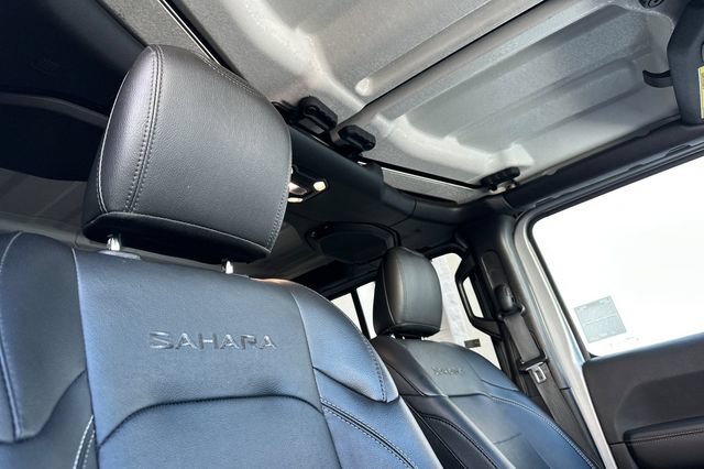 Used 2023 Jeep Wrangler Unlimited Sahara w/ Cold Weather Group AWD/4WD image 19