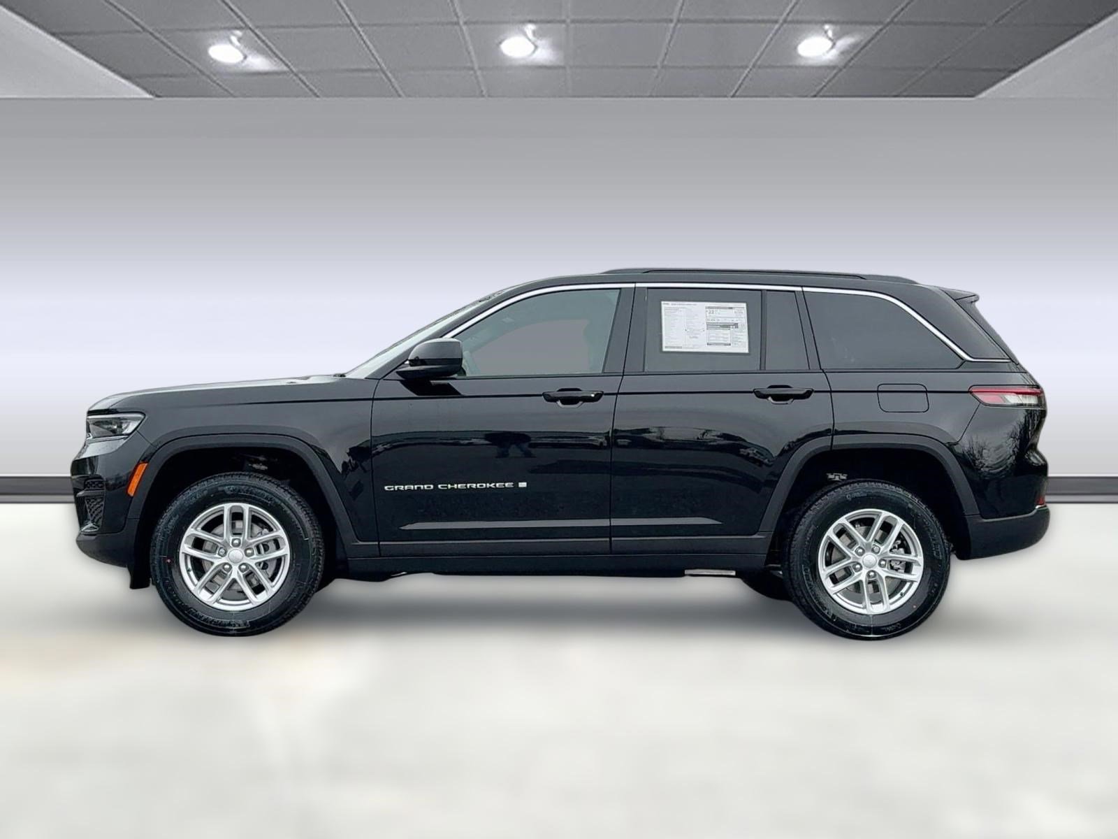 New 2025 Jeep Grand Cherokee Laredo X image 2