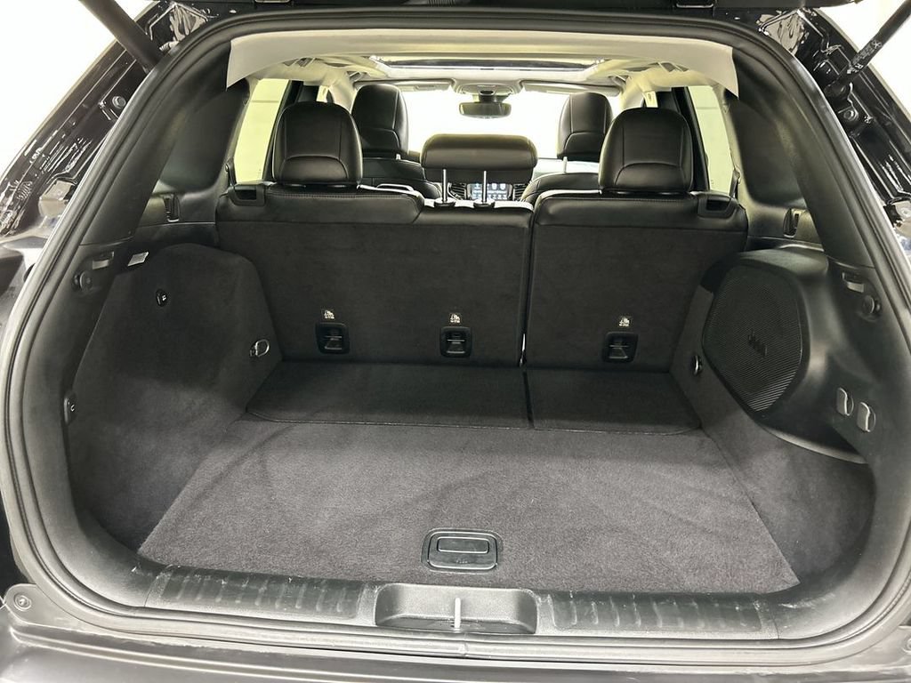 Certified 2022 Jeep Cherokee Limited w/ Elite Package AWD/4WD image 23