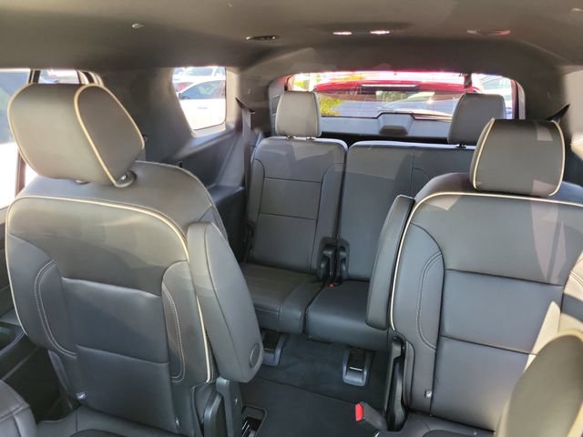 Used 2023 Chevrolet Traverse Premier FWD image 9