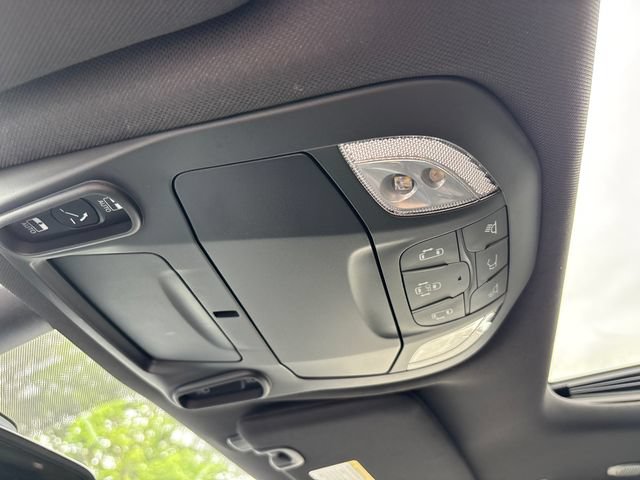 New 2027 Chrysler Pacifica Select w/ Family Tech Group AWD/4WD image 29