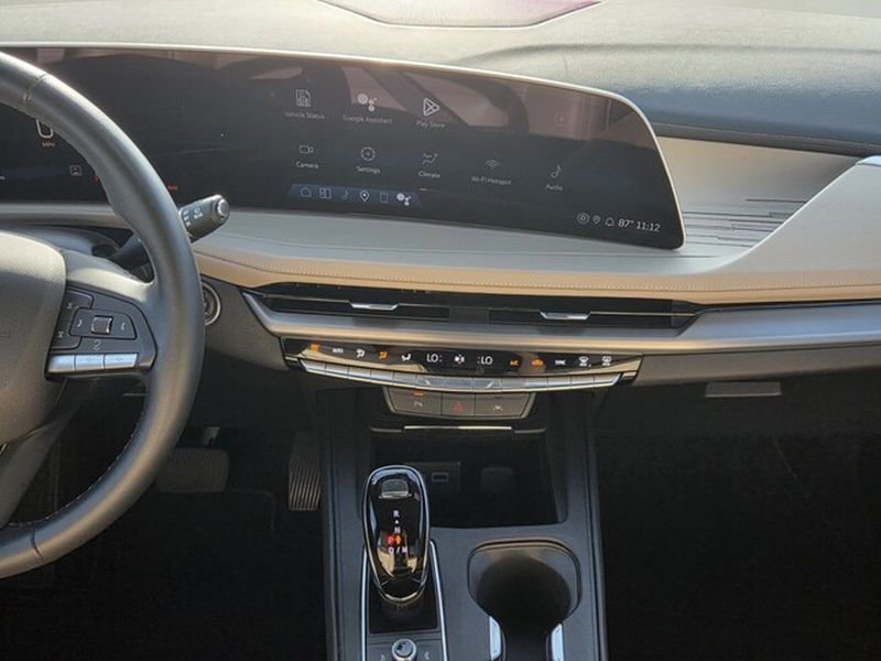 Certified 2025 Cadillac XT4 Premium Luxury image 17