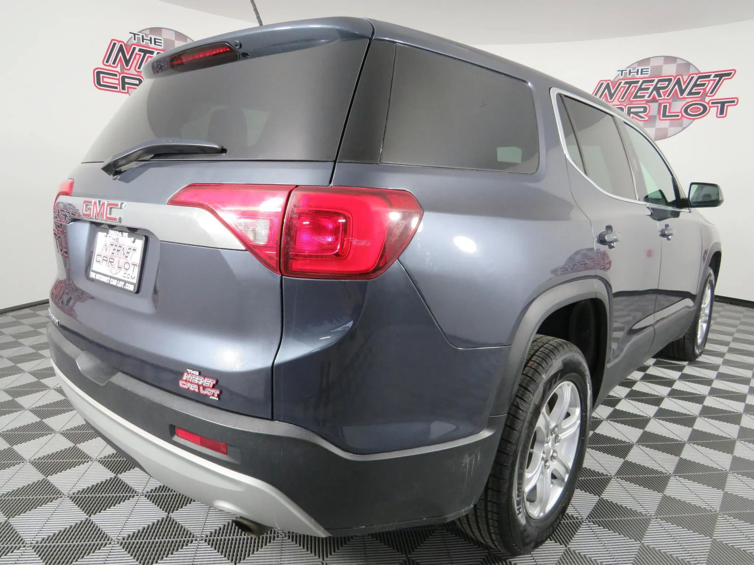 Used 2019 GMC Acadia SLE w/ LPO, Floor Liner Package image 7