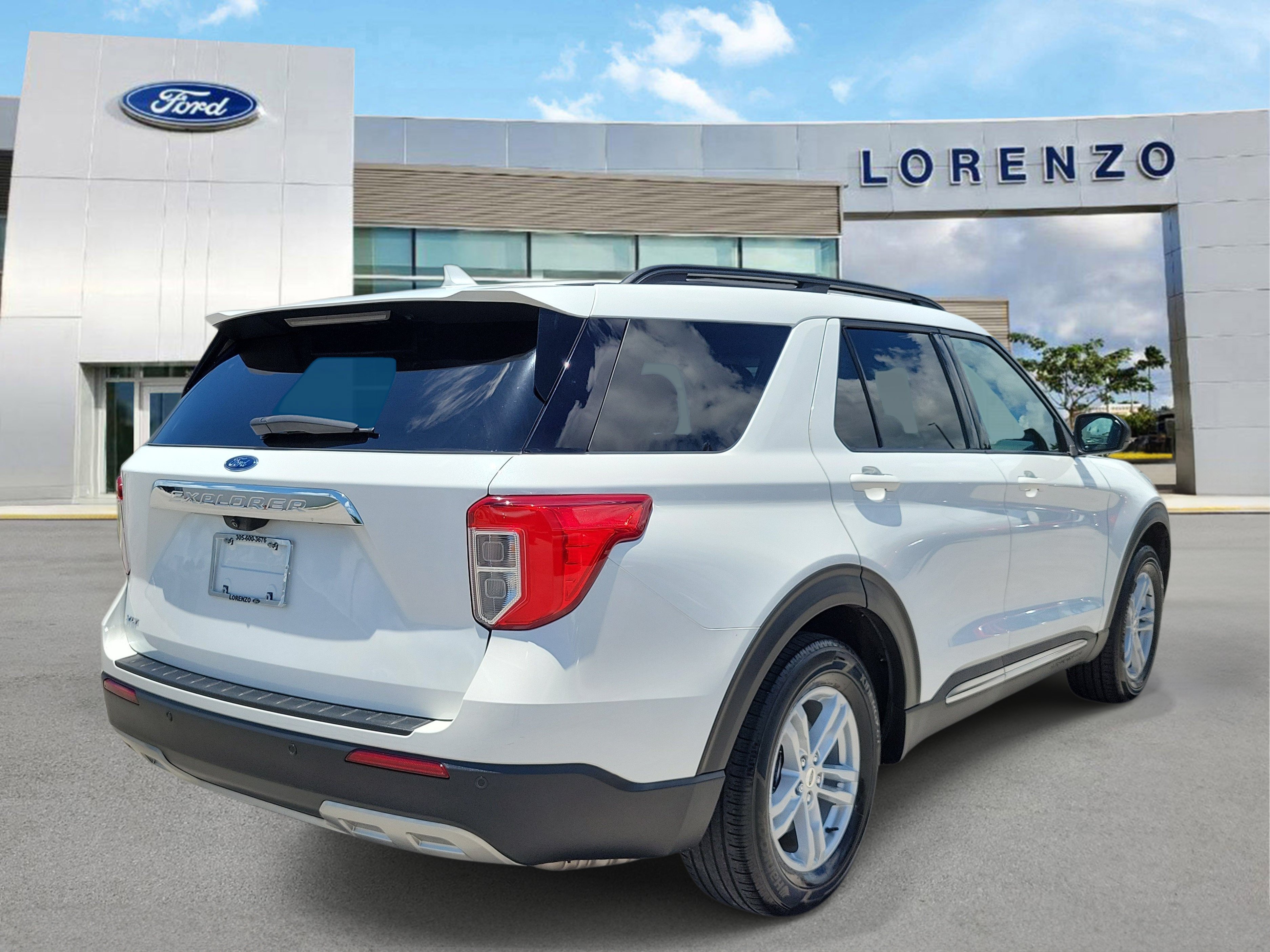 Used 2023 Ford Explorer XLT w/ Equipment Group 202A RWD image 5