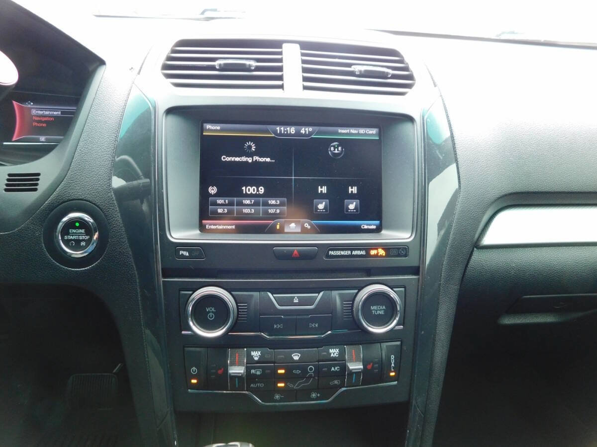 Used 2016 Ford Explorer XLT w/ Equipment Group 202A AWD/4WD image 13
