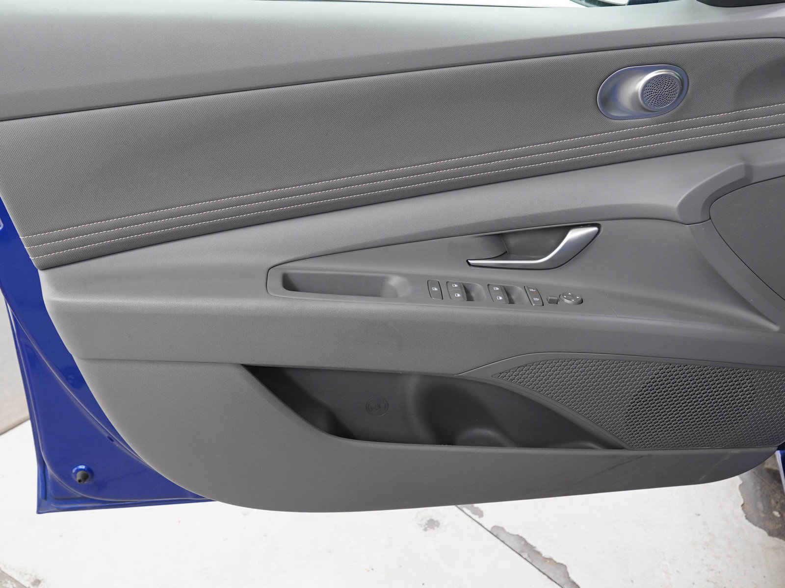 Used 2025 Hyundai Elantra SEL FWD image 37