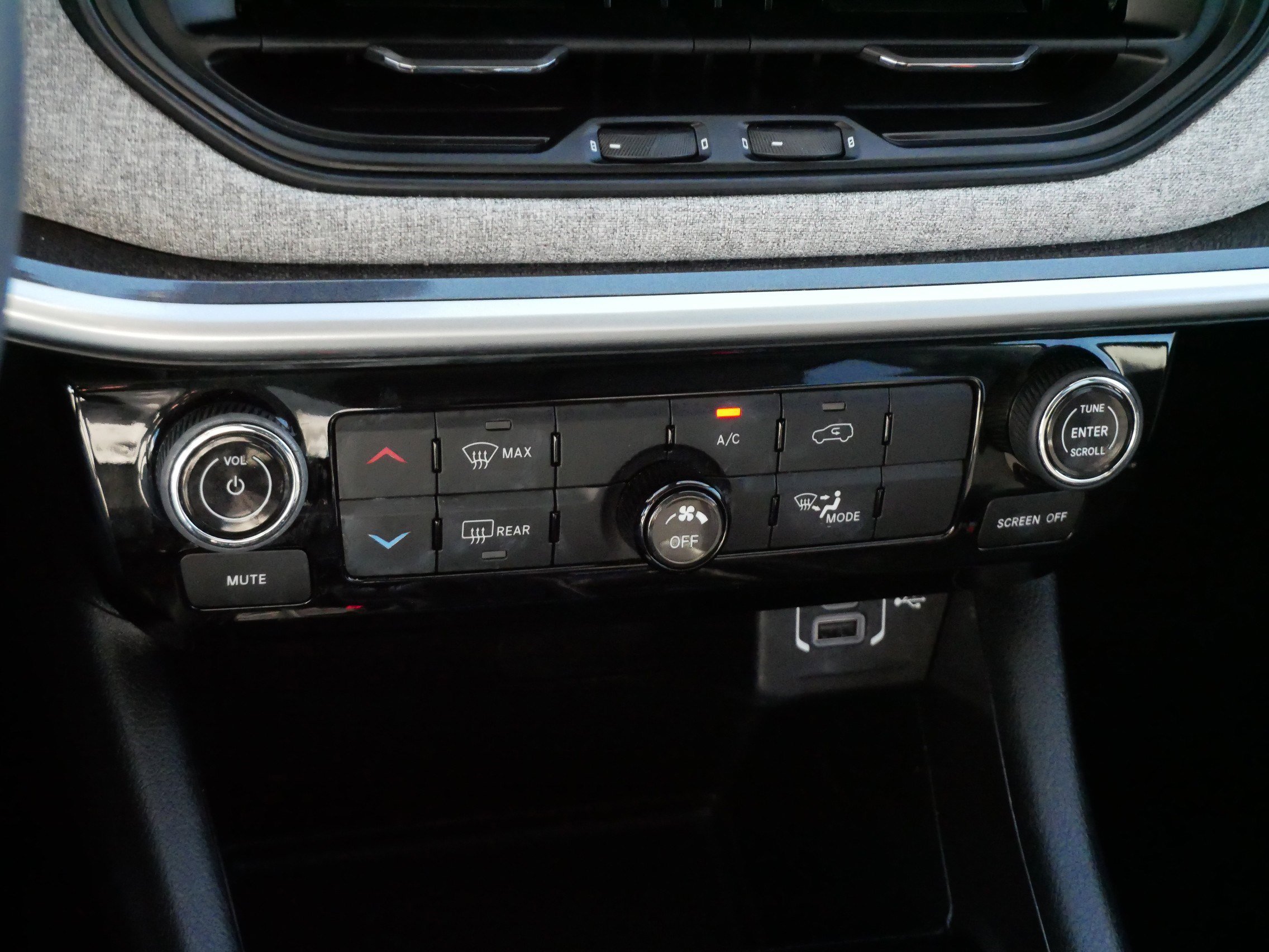 Used 2022 Jeep Compass Latitude image 23