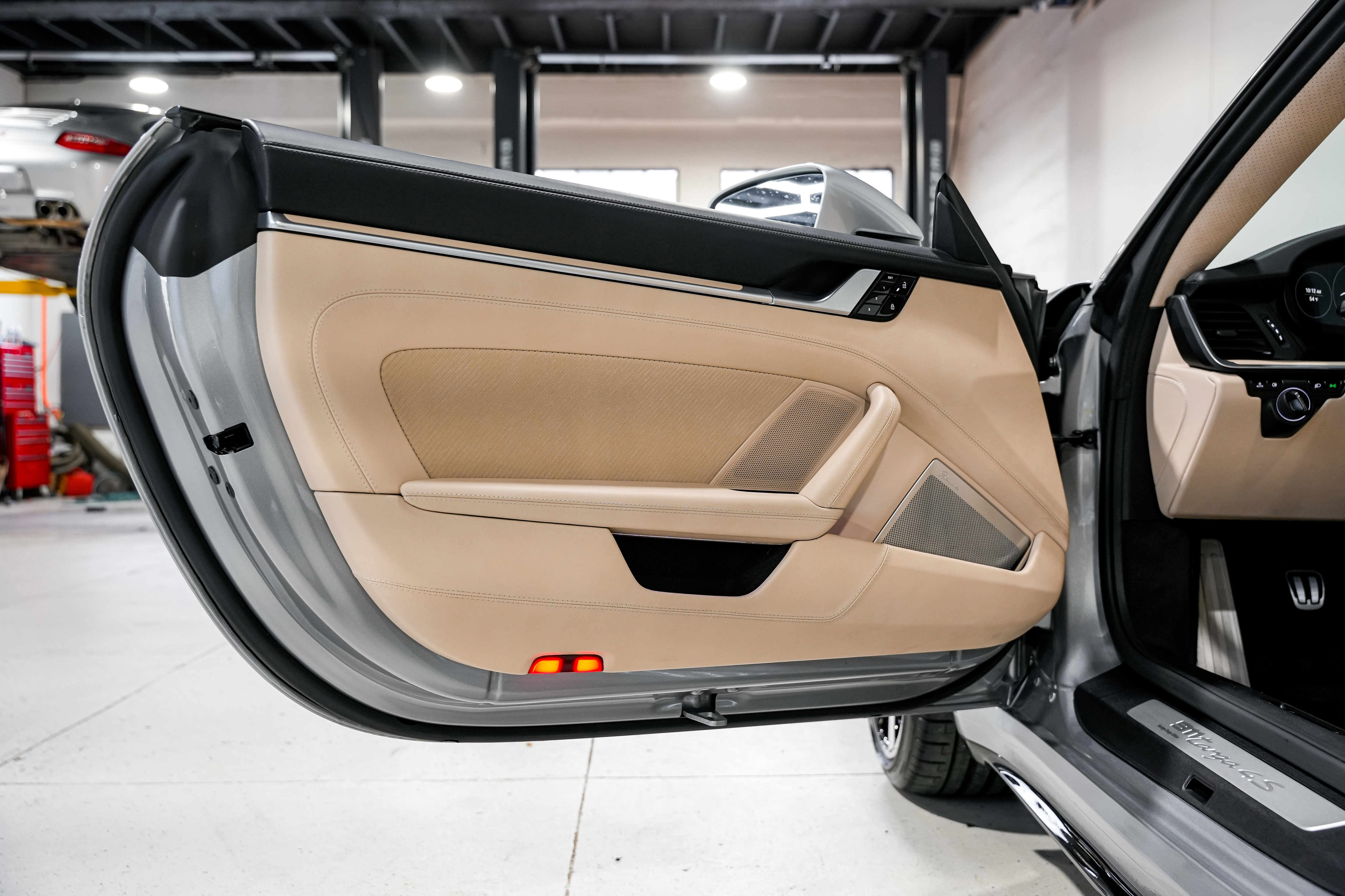 Used 2021 Porsche 911 Targa 4S Heritage Design image 33