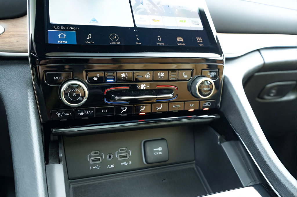 Used 2023 Jeep Grand Cherokee Summit w/ Luxury Tech Group V RWD image 19