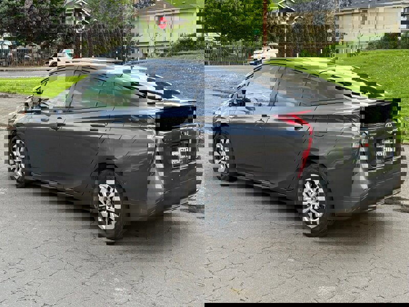 Used 2018 Toyota Prius Two w/ Prius Two Safety Plus Package FWD image 3