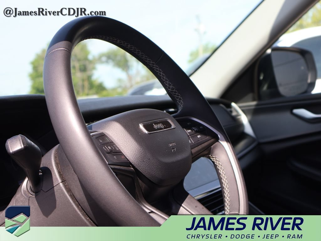 Used 2024 Jeep Grand Cherokee Laredo RWD image 24