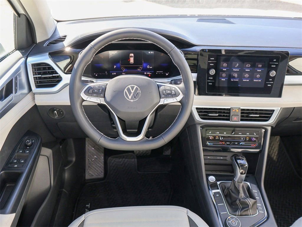 New 2026 Volkswagen Taos SE image 17
