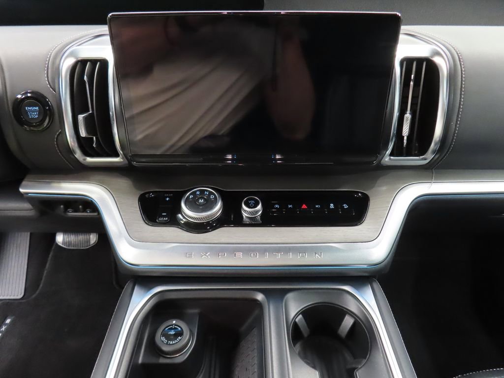 Used 2025 Ford Expedition Max Platinum AWD/4WD image 17