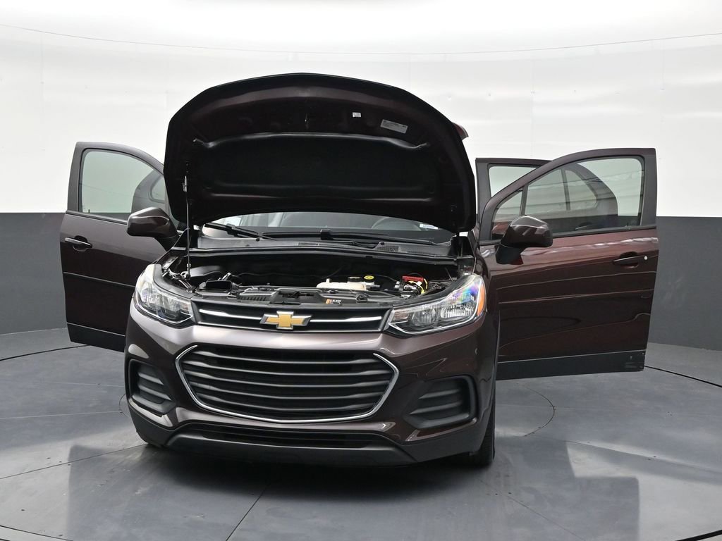 Used 2021 Chevrolet Trax LS image 34