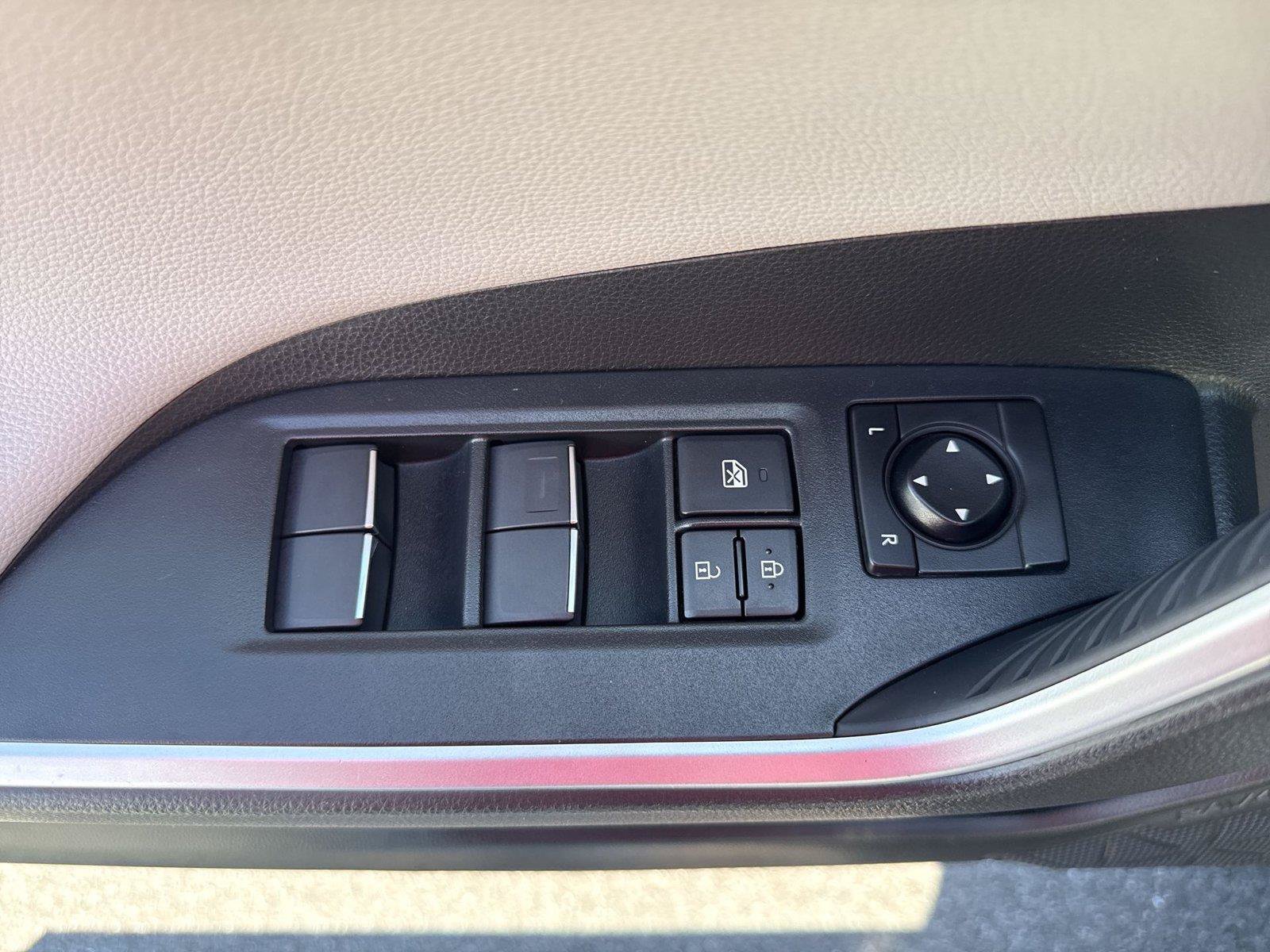 Used 2020 Toyota RAV4 Limited AWD/4WD image 13