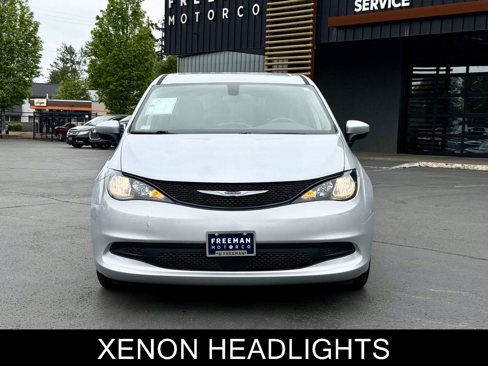 Used 2022 Chrysler Voyager LX FWD image 3