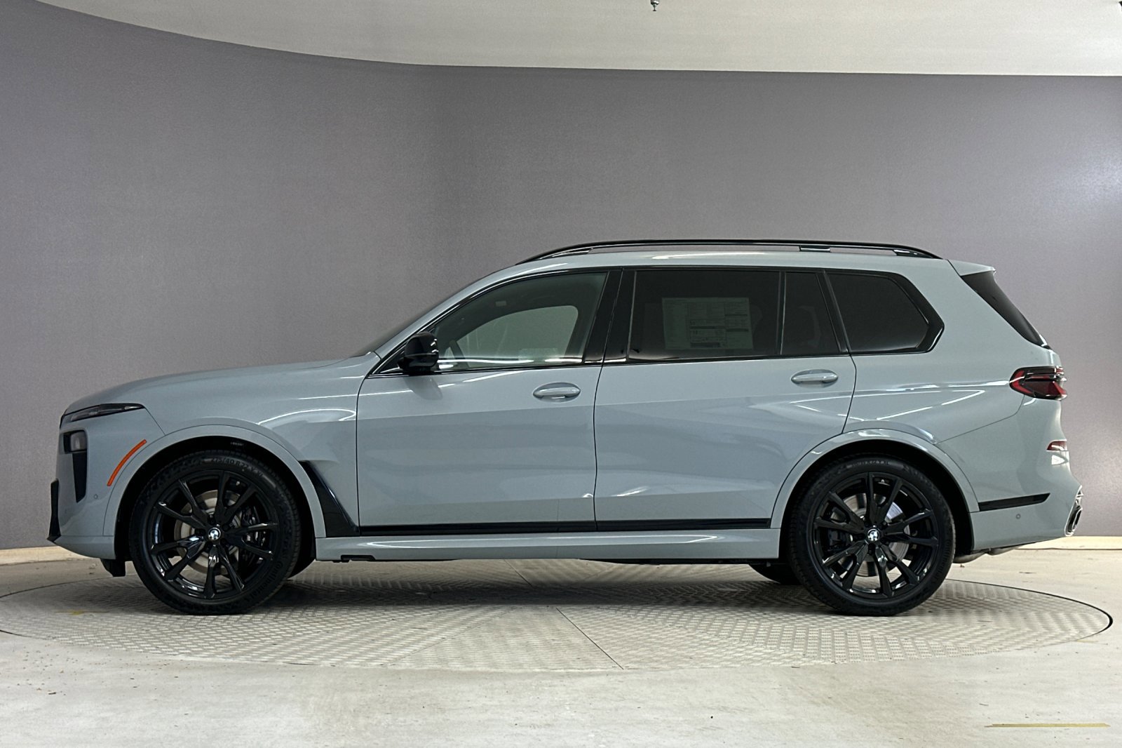 New 2026 BMW X7 M60i w/ Executive Package image 2