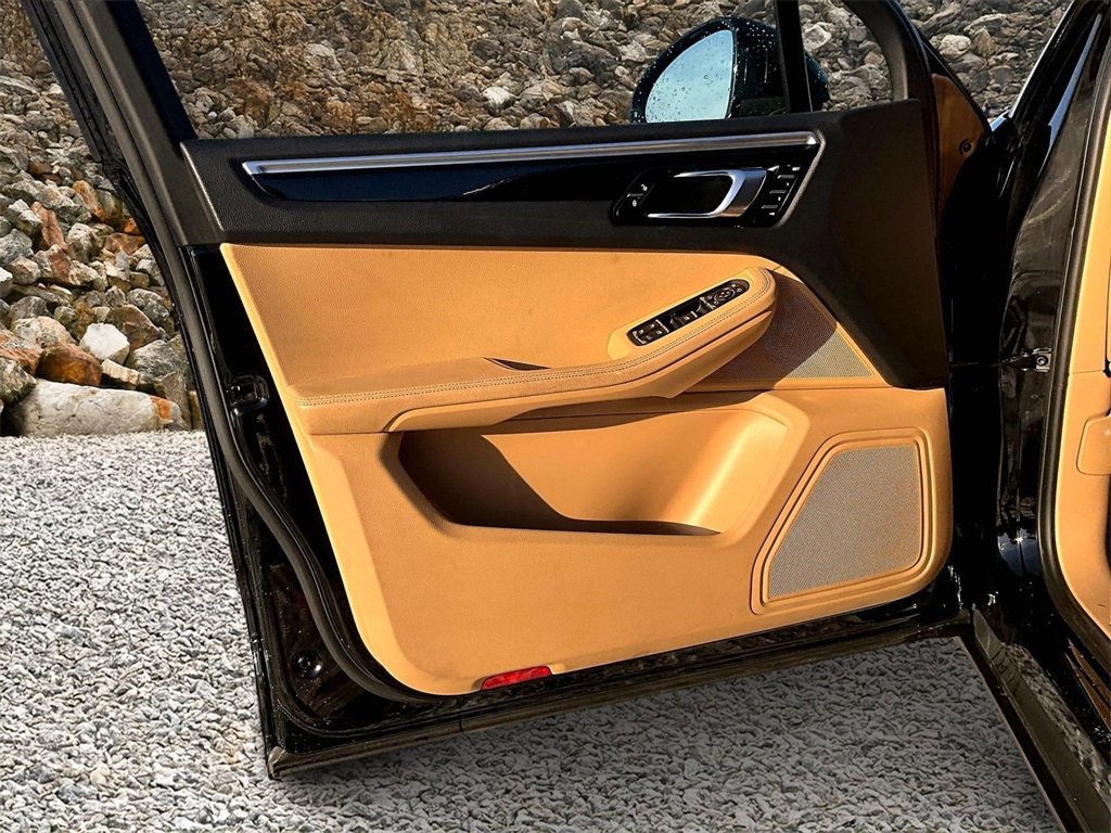 Used 2018 Porsche Macan image 20