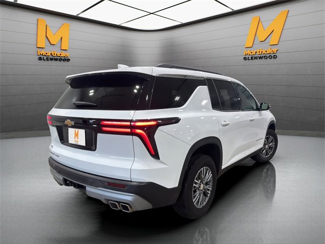 Used 2025 Chevrolet Traverse LT image 9