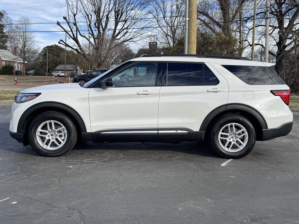 Used 2025 Ford Explorer Active w/ Active Comfort Package image 3