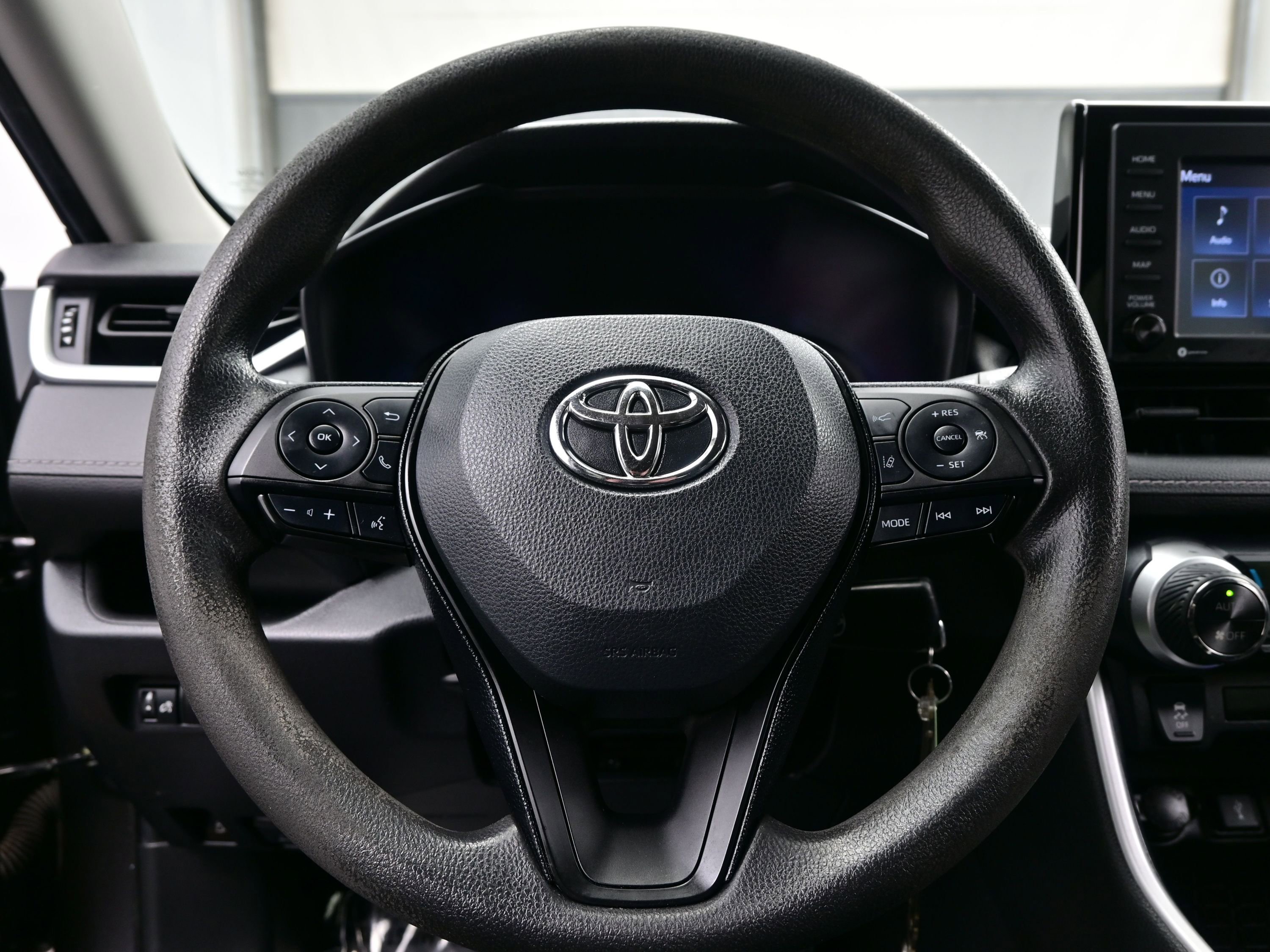Used 2021 Toyota RAV4 LE AWD/4WD image 21