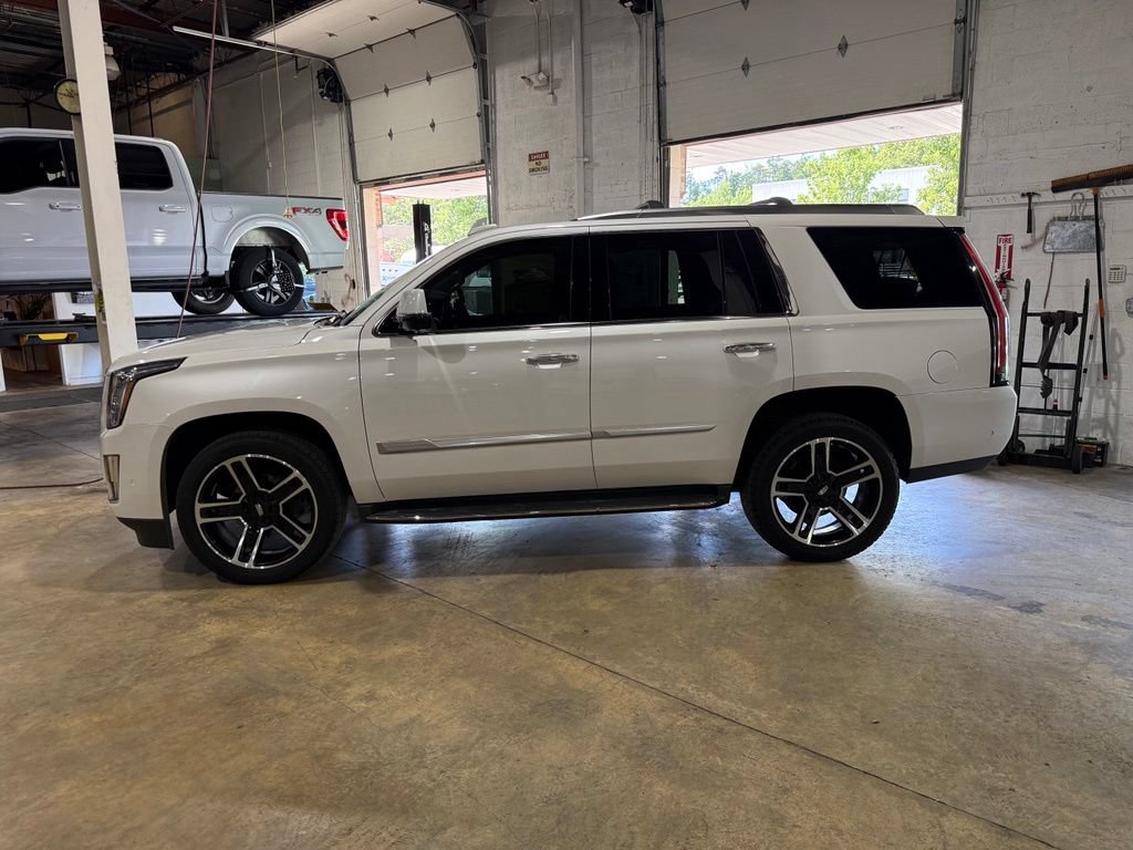 Used 2020 Cadillac Escalade Luxury AWD/4WD image 4