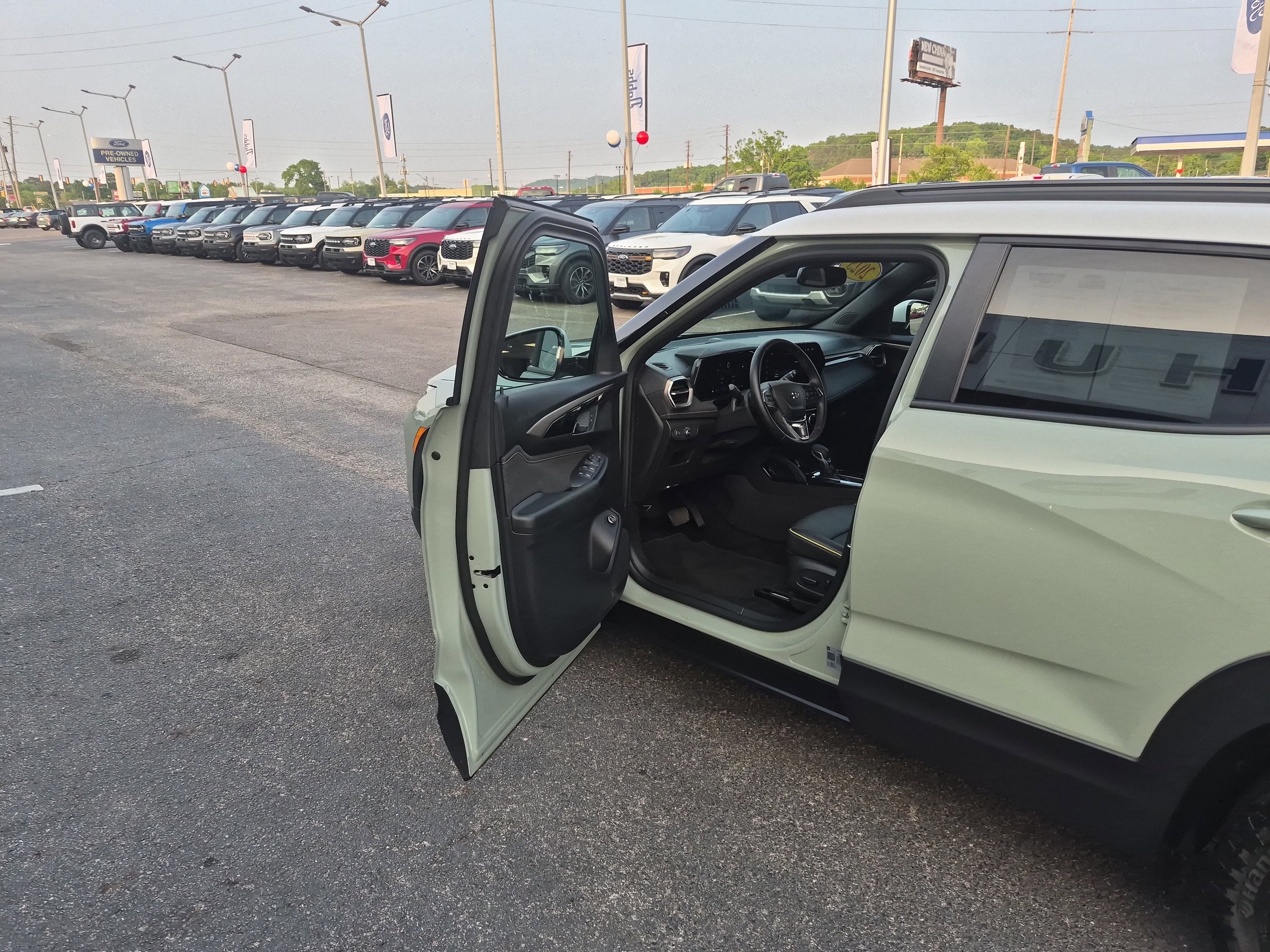 Used 2025 Chevrolet TrailBlazer ACTIV w/ Convenience Package FWD image 8