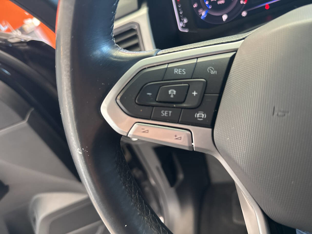 Used 2020 Volkswagen Atlas Cross Sport SEL image 31