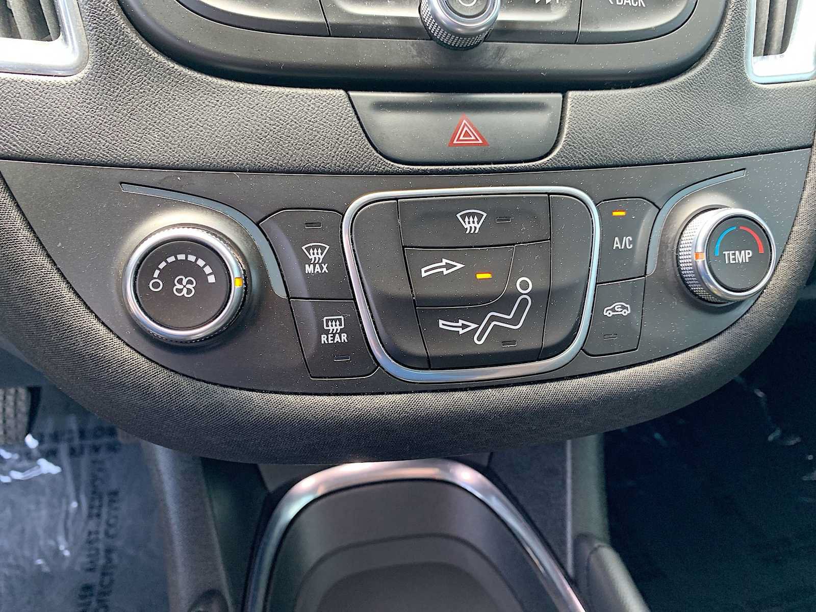 Used 2018 Chevrolet Malibu LT w/ Redline Edition FWD image 17