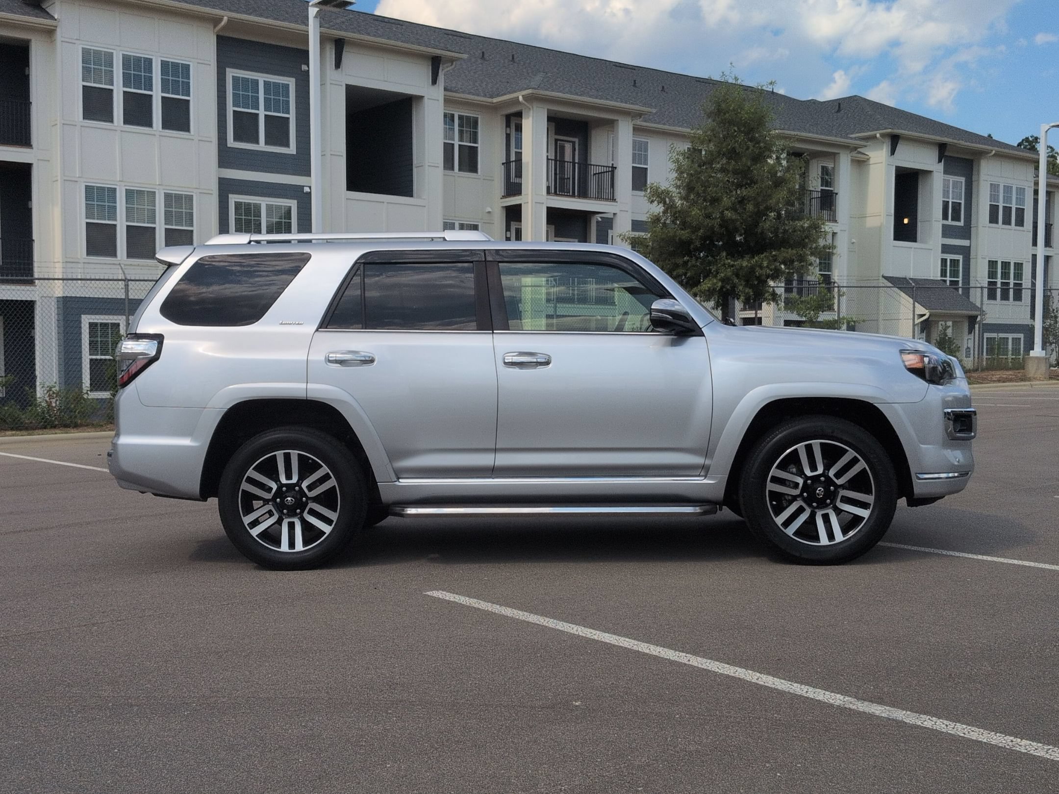 Used 2020 Toyota 4Runner Limited AWD/4WD image 3