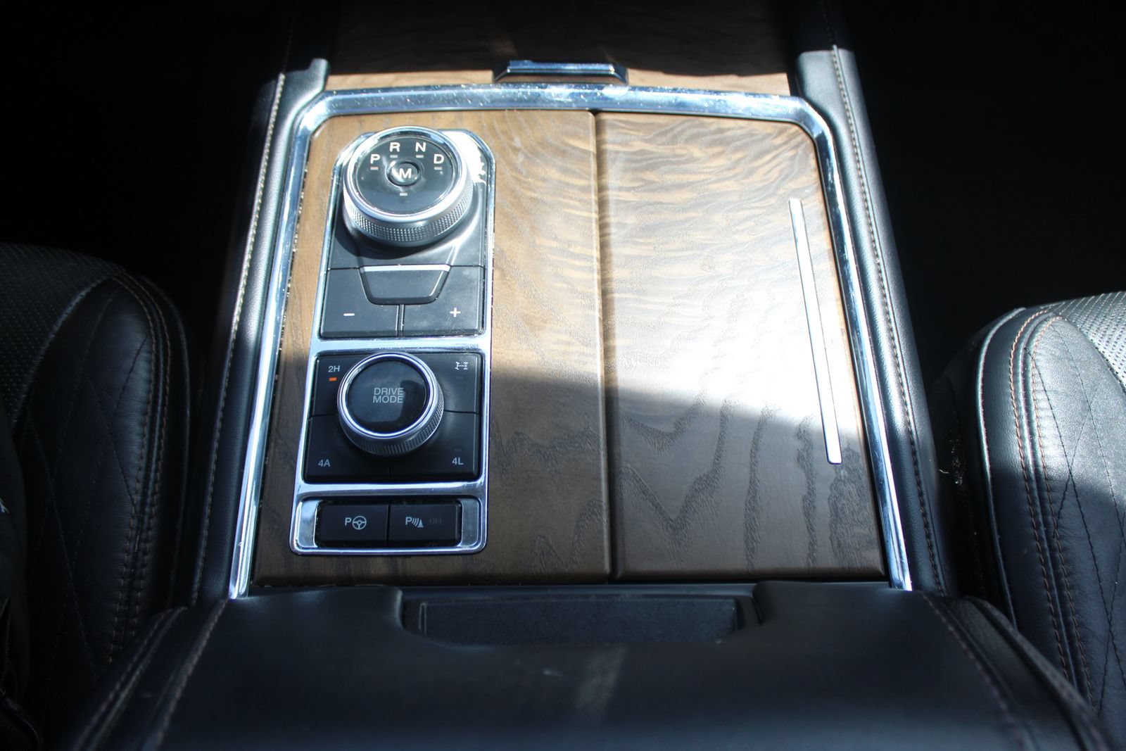 Used 2019 Ford Expedition Max Platinum AWD/4WD image 37