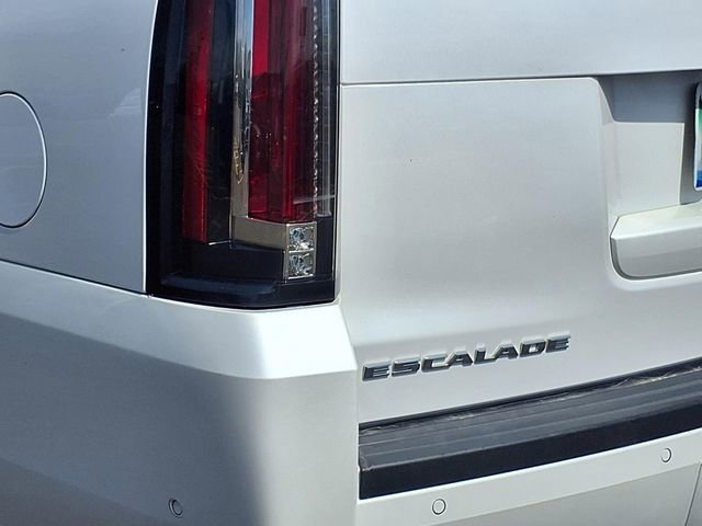 Used 2019 Cadillac Escalade ESV Luxury AWD/4WD image 29