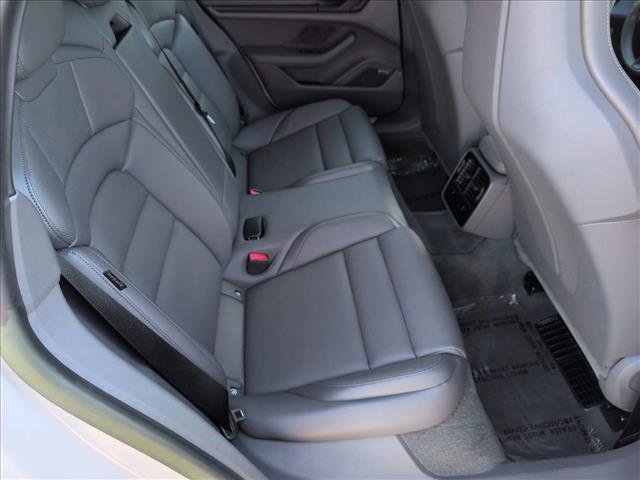 Used 2023 Porsche Taycan 4S image 21