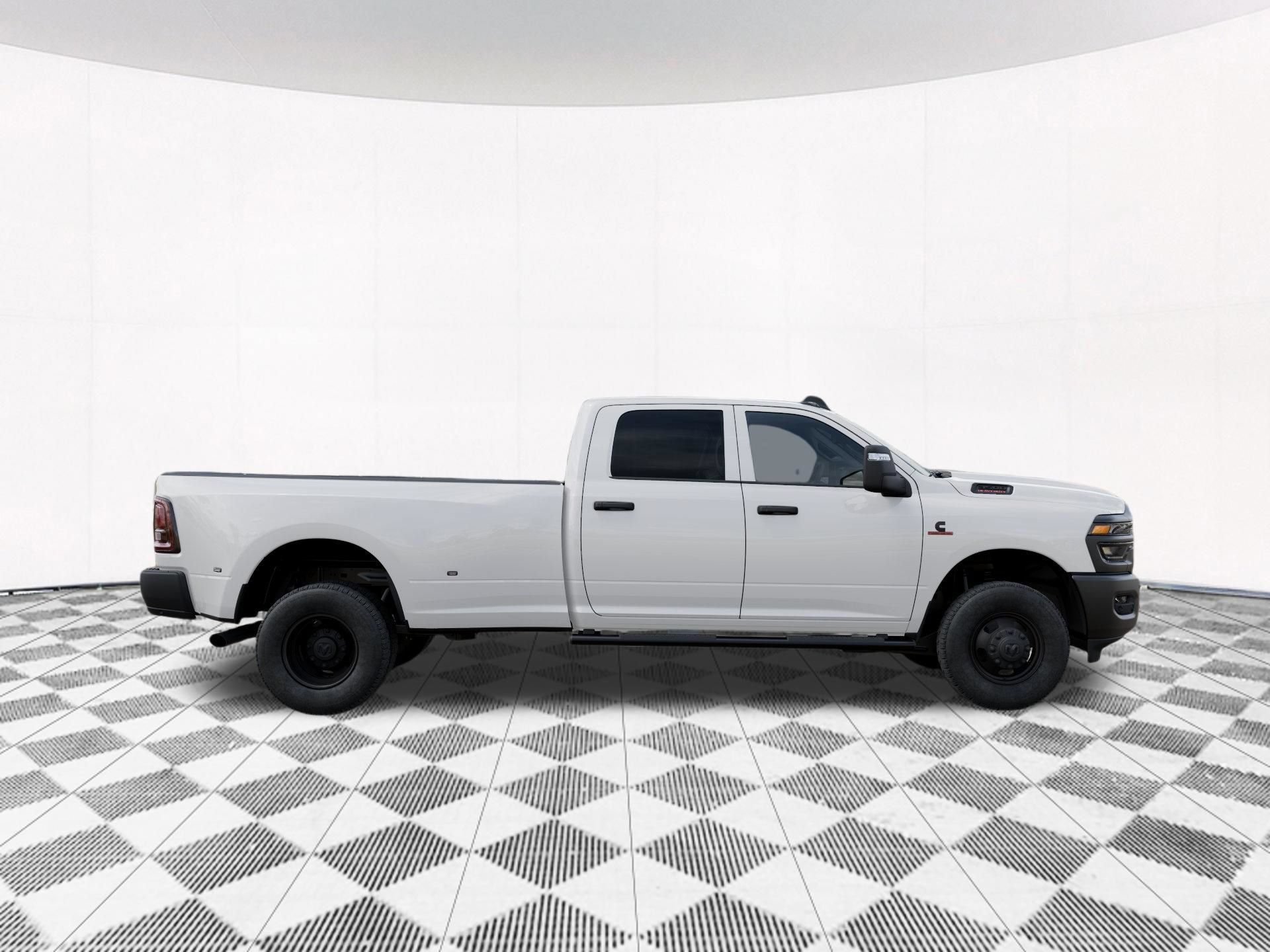 New 2026 RAM 3500 Tradesman AWD/4WD image 30