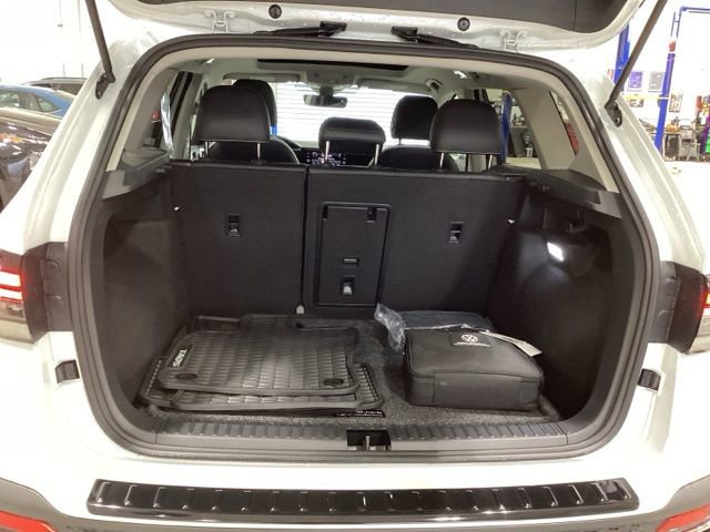 Certified 2025 Volkswagen Taos SE image 18