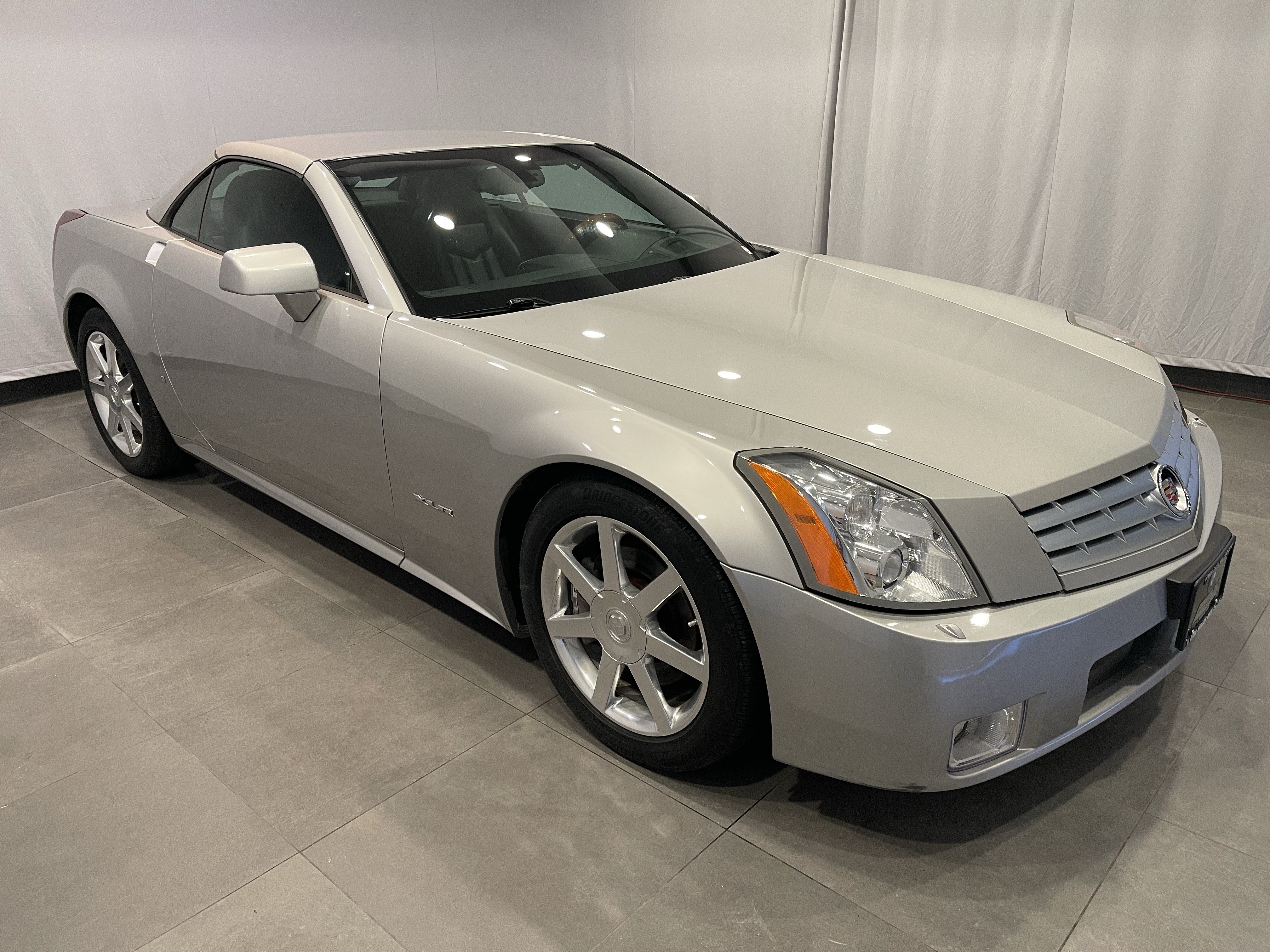 Used 2006 Cadillac XLR RWD image 3