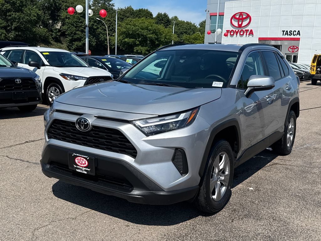 Used 2025 Toyota RAV4 XLE AWD/4WD image 3