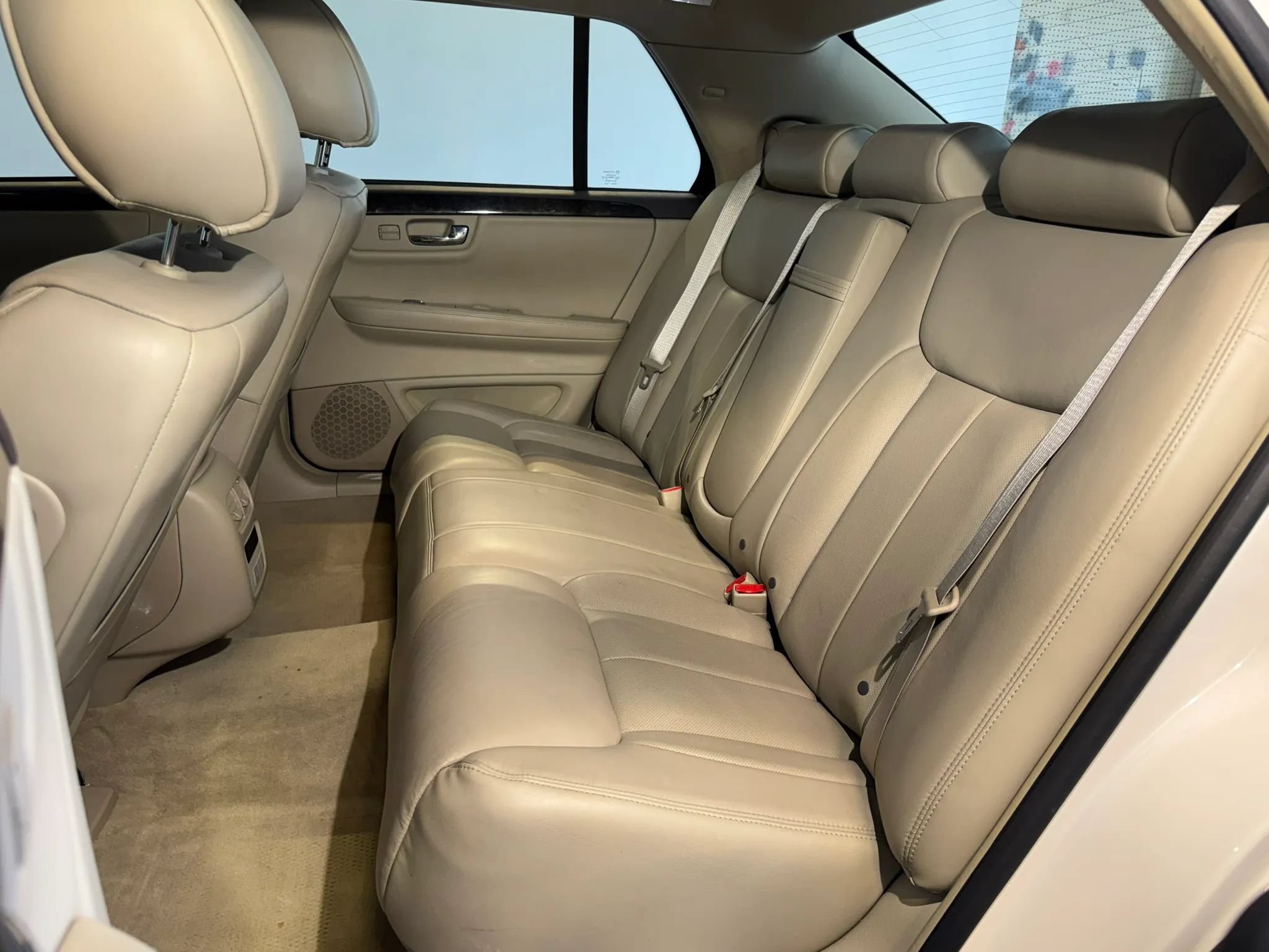 Used 2011 Cadillac DTS Luxury FWD image 26