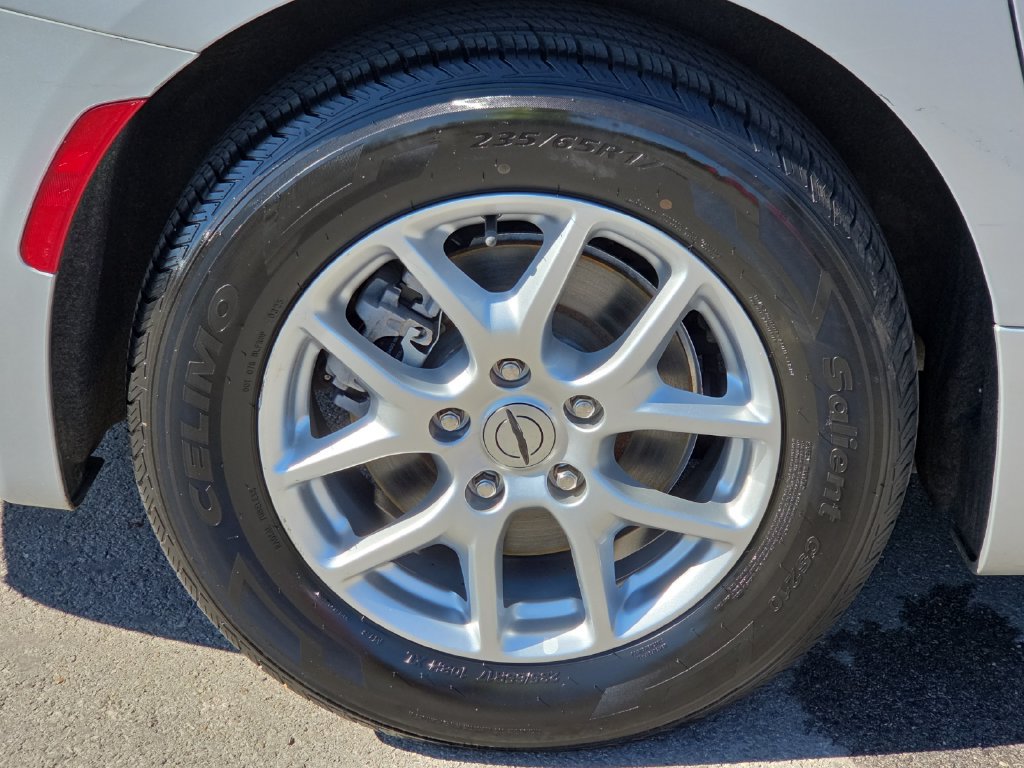 Used 2023 Chrysler Pacifica Touring-L FWD image 7