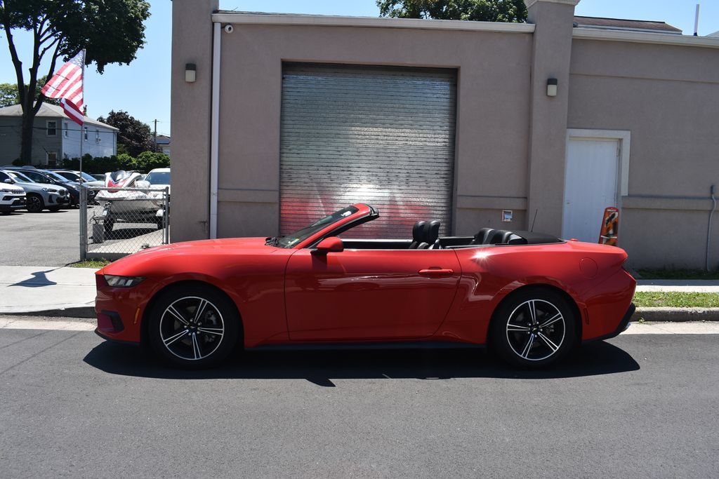 Used 2024 Ford Mustang Convertible RWD image 8