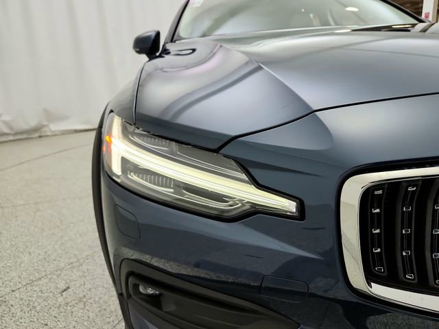 New 2026 Volvo V60 B5 Cross Country Ultra w/ Climate Package image 31