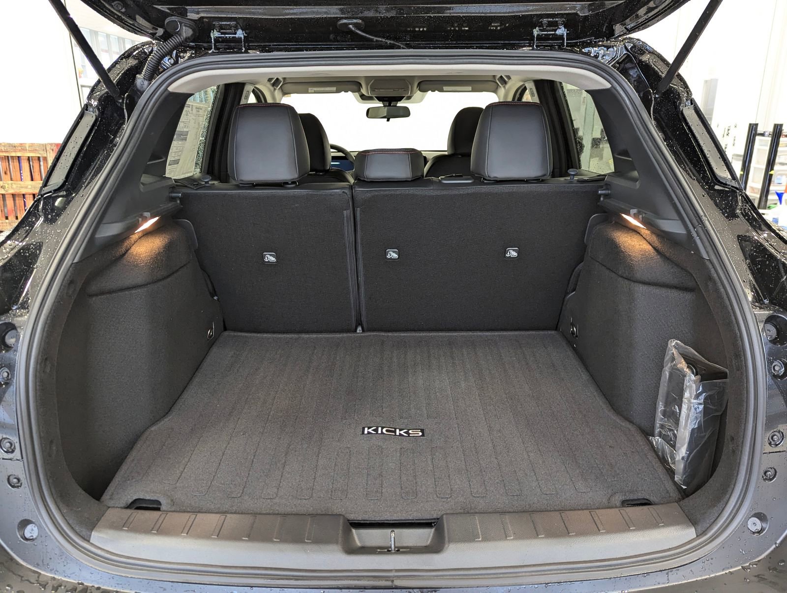 New 2025 Nissan Kicks SR image 12