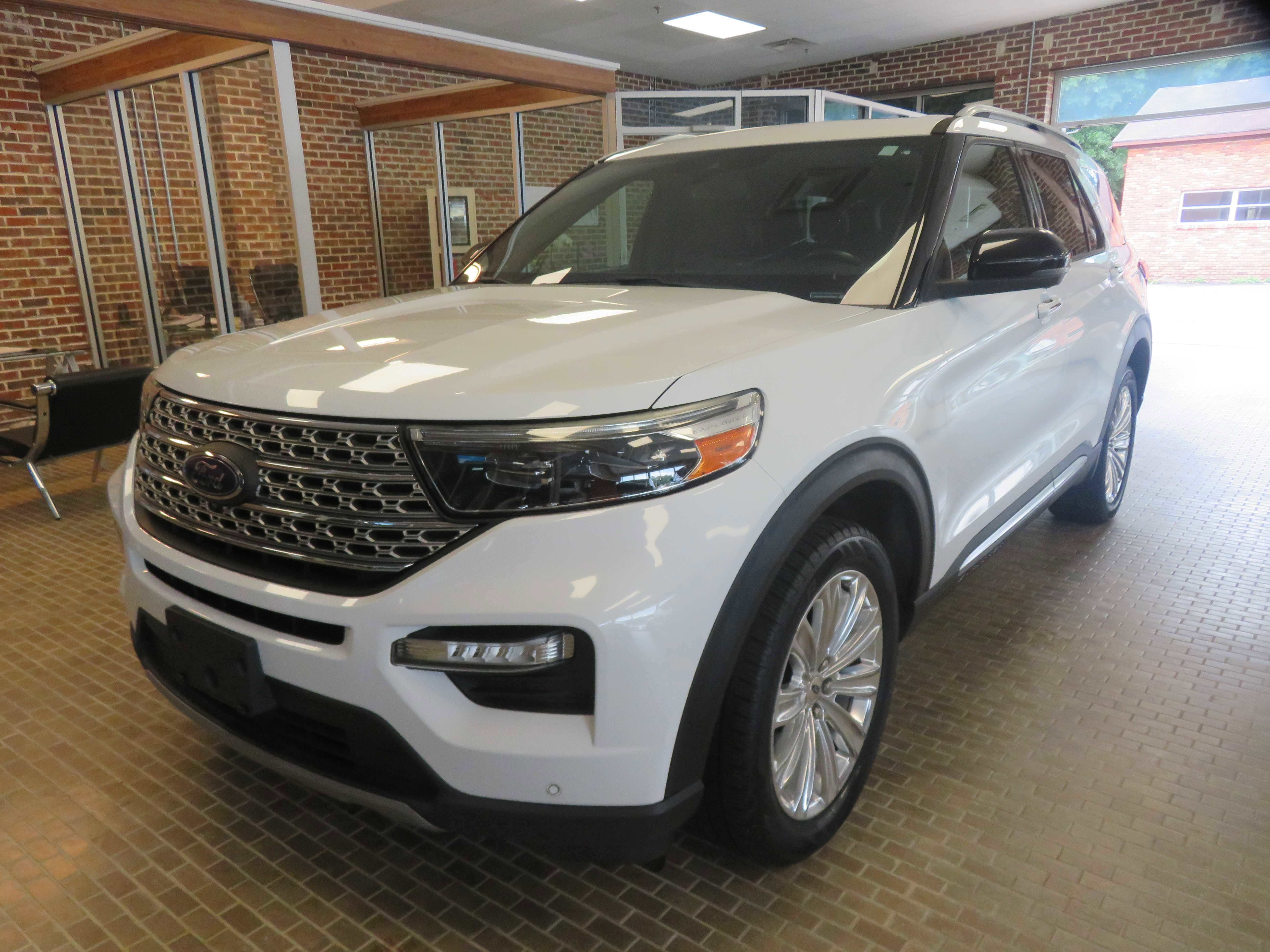 Used 2020 Ford Explorer Limited AWD/4WD image 1